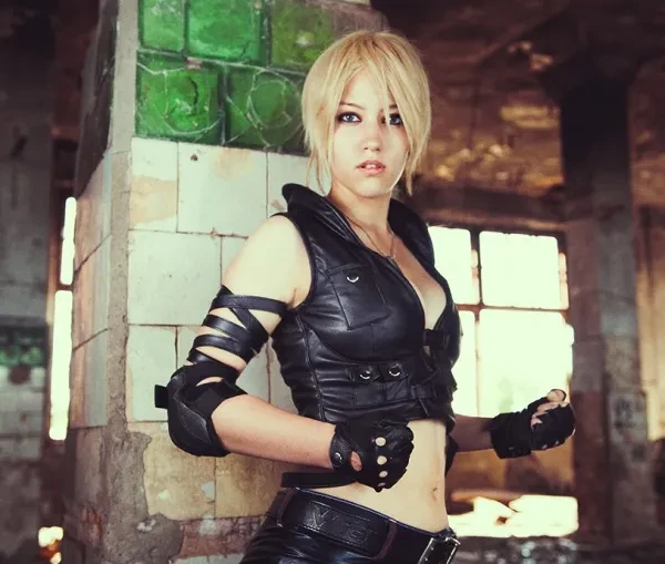 Sonya Blade Cosplays 